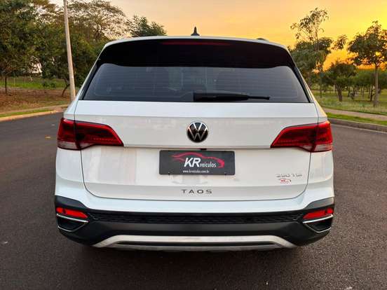 VOLKSWAGEN-TAOS-2021