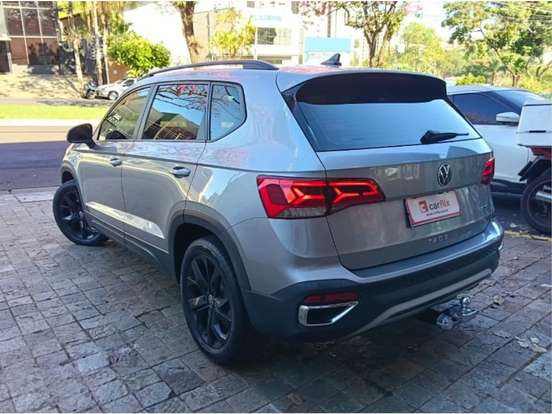 VOLKSWAGEN-TAOS-2021