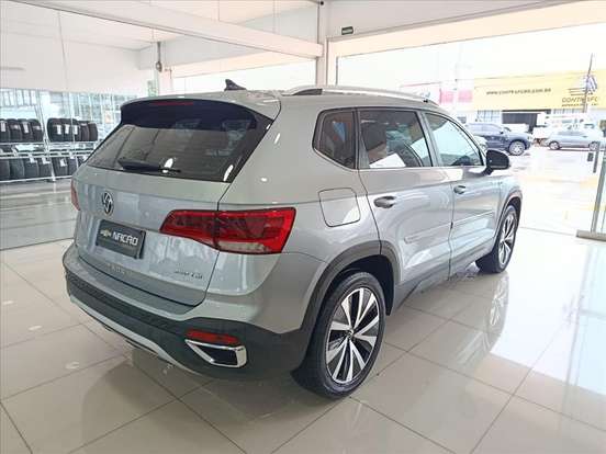 VOLKSWAGEN-TAOS-2021
