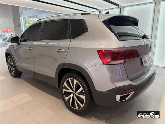 VOLKSWAGEN-TAOS-2021