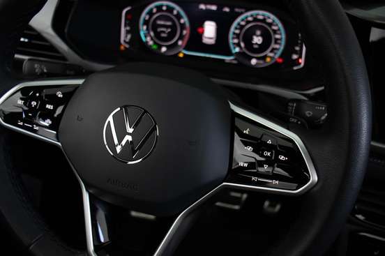 VOLKSWAGEN-TAOS-2024