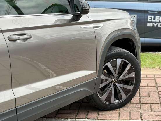 VOLKSWAGEN-TAOS-1.4 250 TSI TOTAL FLEX HIGHLINE AUTOMÁTICO VOLKSWAGEN-TAOS-2022