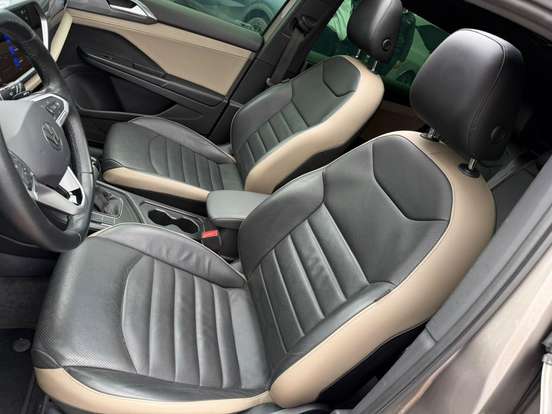 VOLKSWAGEN-TAOS-2022