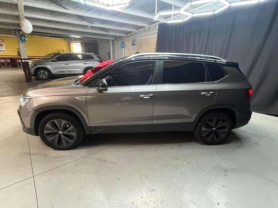 VOLKSWAGEN-TAOS-2022