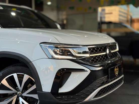 VOLKSWAGEN-TAOS-2023