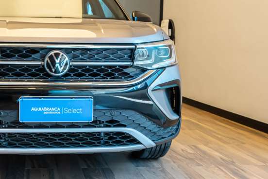 VOLKSWAGEN-TAOS-2022