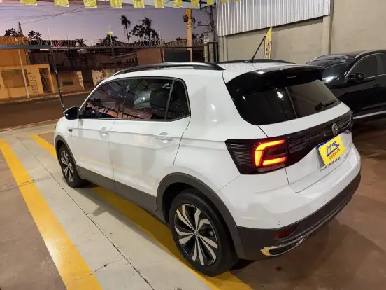 VOLKSWAGEN-T-CROSS-2021