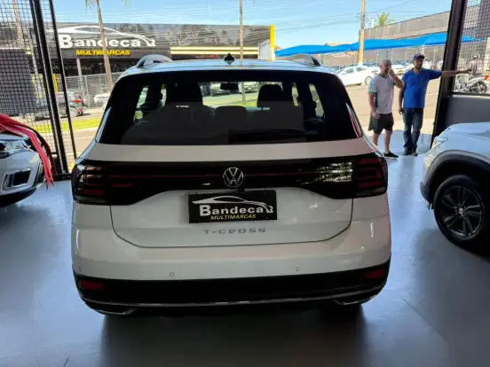 VOLKSWAGEN-T-CROSS-2021