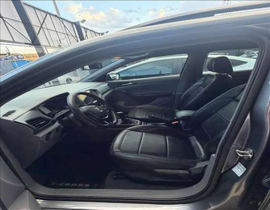 VOLKSWAGEN-T-CROSS-2020