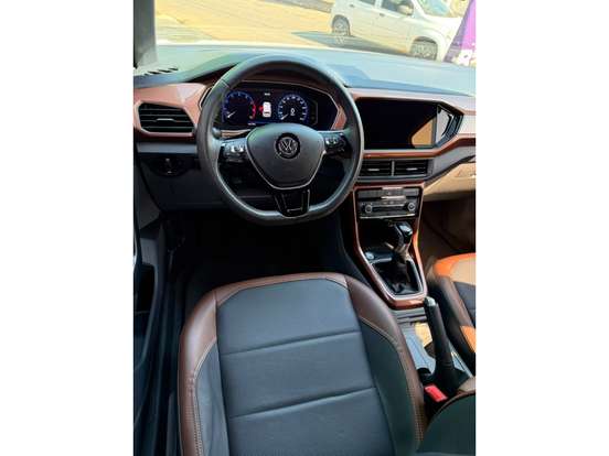VOLKSWAGEN-T-CROSS-2020