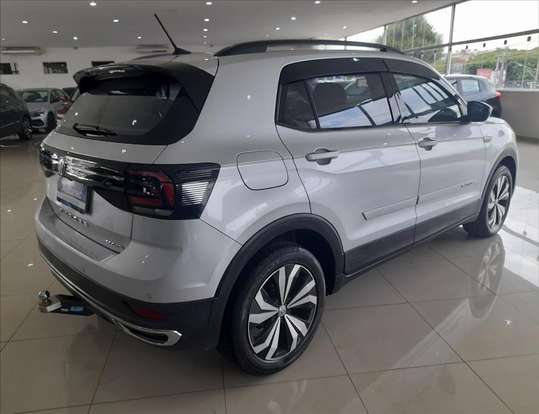 VOLKSWAGEN-T-CROSS-2021