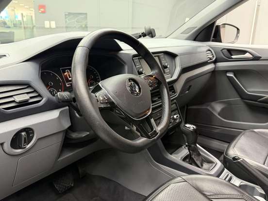 VOLKSWAGEN-T-CROSS-2020