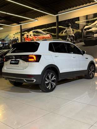 VOLKSWAGEN-T-CROSS-2020