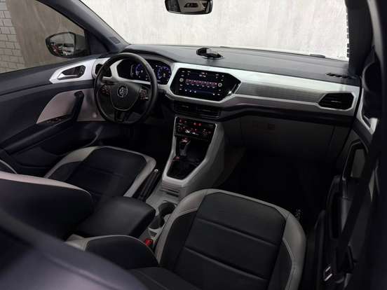 VOLKSWAGEN-T-CROSS-2019