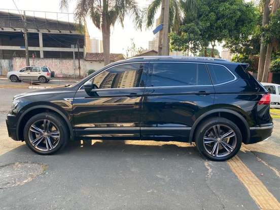 VOLKSWAGEN-TIGUAN-2021