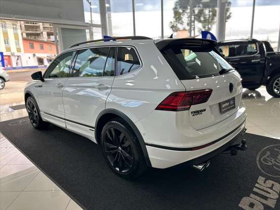 VOLKSWAGEN-TIGUAN-2021
