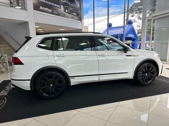 VOLKSWAGEN-TIGUAN-2021