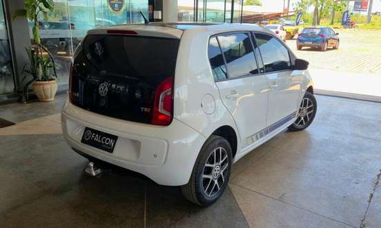 VOLKSWAGEN-UP-2015