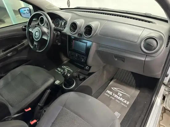VOLKSWAGEN-VOYAGE-2014