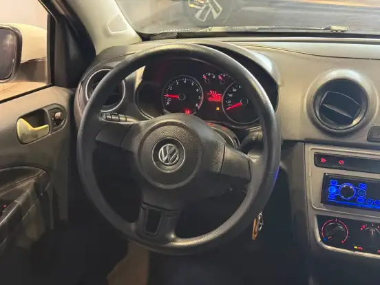 VOLKSWAGEN-VOYAGE-2014