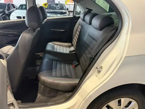 VOLKSWAGEN-VOYAGE-2014