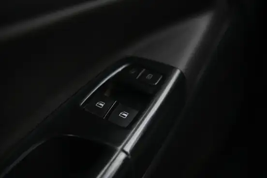 VOLKSWAGEN-VOYAGE-2019
