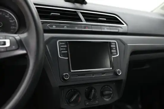 VOLKSWAGEN-VOYAGE-2019