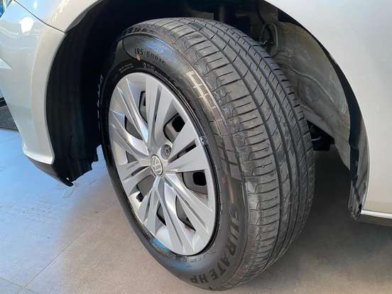 VOLKSWAGEN-VOYAGE-1.0 12V MPI TOTALFLEX 4P MANUAL VOLKSWAGEN-VOYAGE-2022