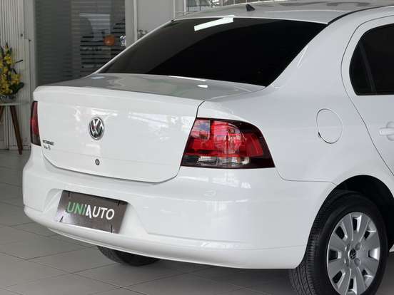 VOLKSWAGEN-VOYAGE-2010