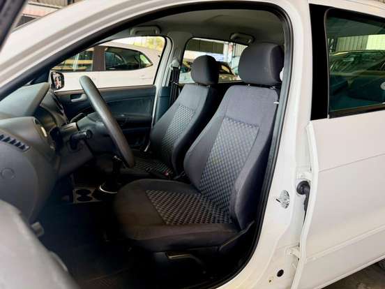 VOLKSWAGEN-VOYAGE-1.0 MI COMFORTLINE 8V FLEX 4P MANUAL VOLKSWAGEN-VOYAGE-2014