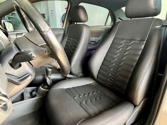 VOLKSWAGEN-VOYAGE-2015