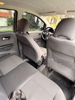 VOLKSWAGEN-FOX-1.6 MI 8V FLEX 4P MANUAL VOLKSWAGEN-FOX-2011