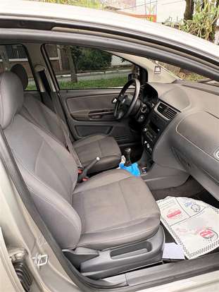 VOLKSWAGEN-FOX-2011