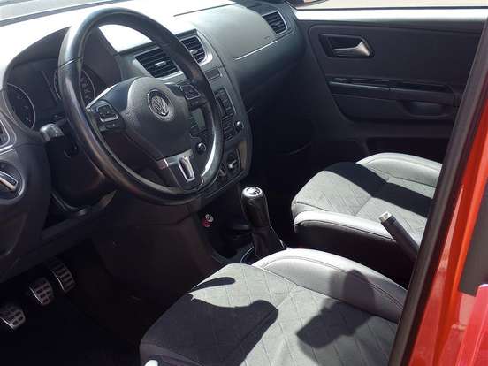 VOLKSWAGEN-FOX-1.6 MI HIGHLINE 8V FLEX 4P MANUAL VOLKSWAGEN-FOX-2013