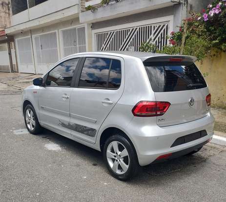 VOLKSWAGEN-FOX-1.6 MI ROCK IN RIO 8V FLEX 4P MANUAL VOLKSWAGEN-FOX-2015