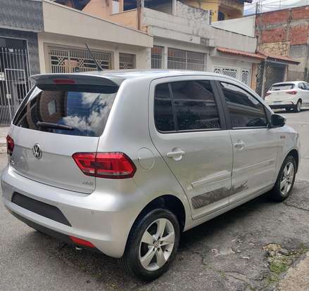 VOLKSWAGEN-FOX-2015