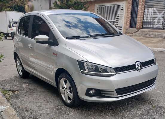 VOLKSWAGEN-FOX-2015