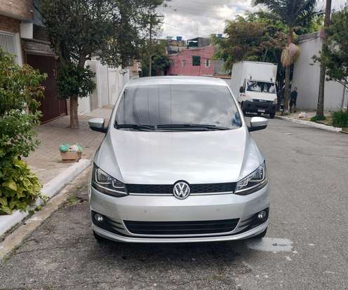 VOLKSWAGEN-FOX-2015