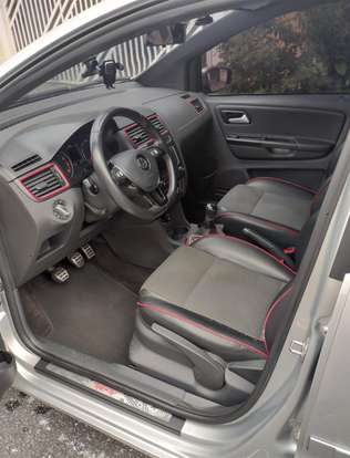 VOLKSWAGEN-FOX-2015