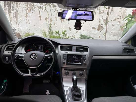 VOLKSWAGEN-GOLF-2014