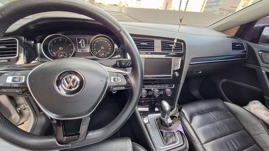 VOLKSWAGEN-GOLF-2015