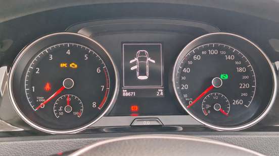 VOLKSWAGEN-GOLF-2015