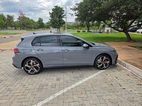 VOLKSWAGEN-GOLF-2026