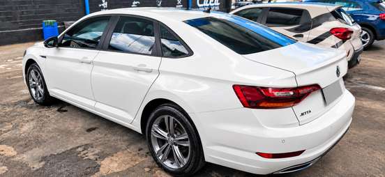 VOLKSWAGEN-JETTA-2019