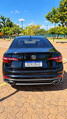 VOLKSWAGEN-JETTA-2023
