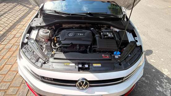 VOLKSWAGEN-JETTA-2025