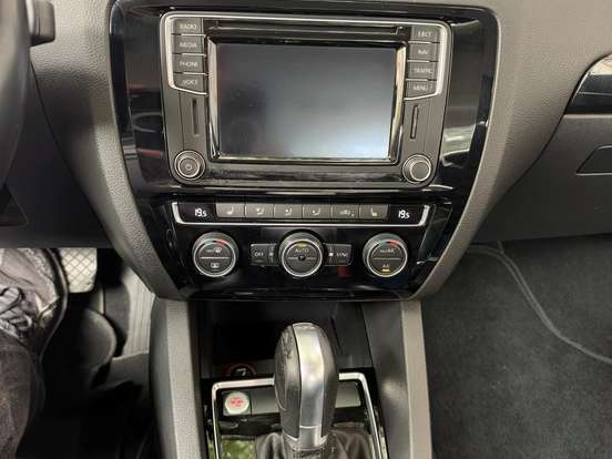 VOLKSWAGEN-JETTA-2.0 TSI HIGHLINE 211CV GASOLINA 4P TIPTRONIC VOLKSWAGEN-JETTA-2015
