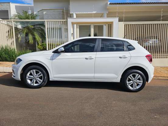 VOLKSWAGEN-POLO-2021