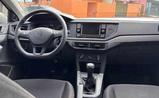 VOLKSWAGEN-POLO-2021