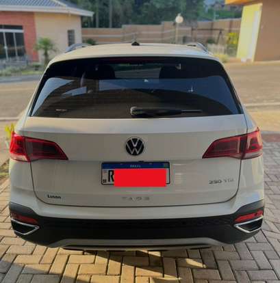 VOLKSWAGEN-TAOS-2021